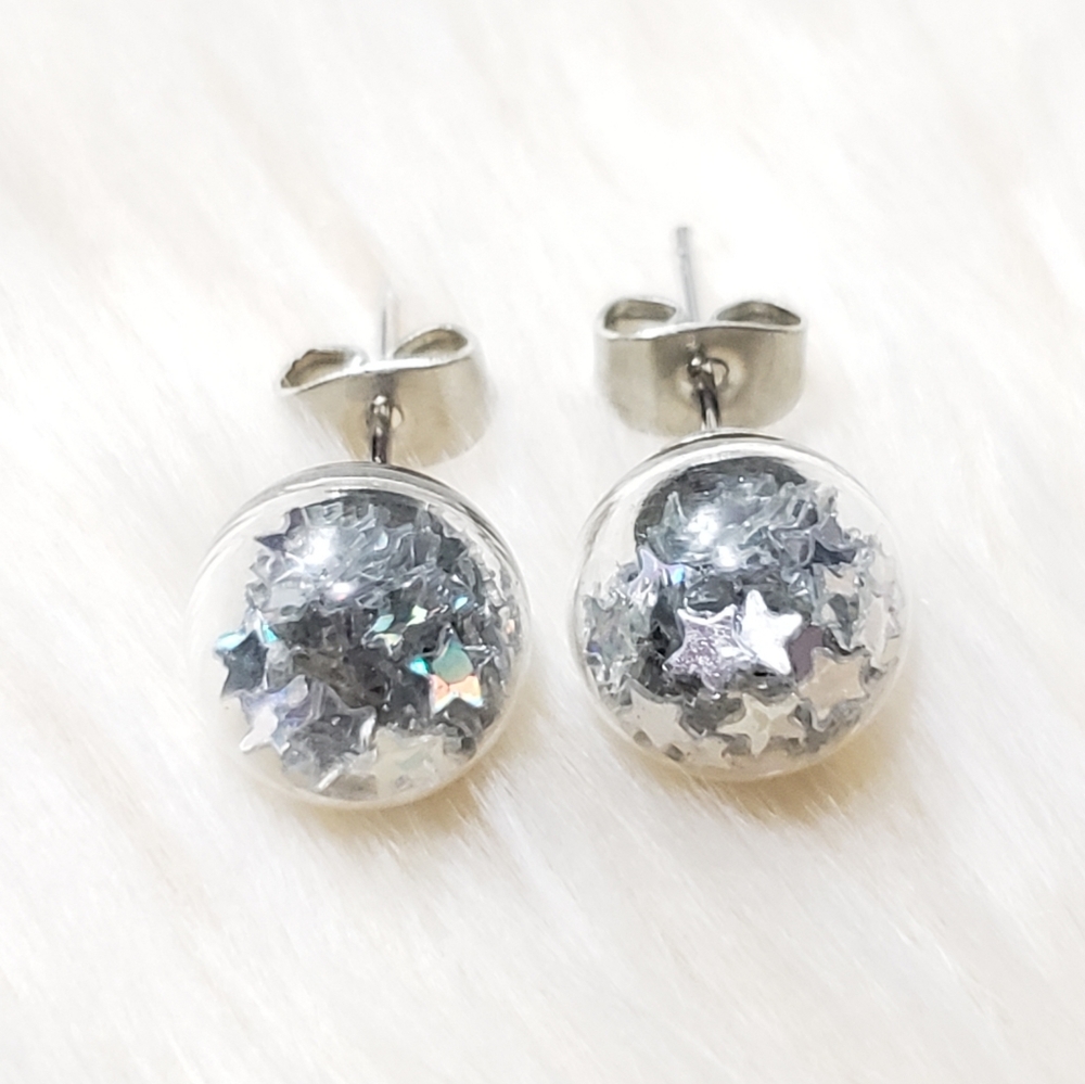 2 pairs of beautiful earrings 😍 Free cute boxes and ribbons.